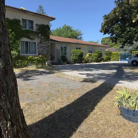 Alojamento de Acomodação e Pequeno-almoço Aux Châtaigniers 3*